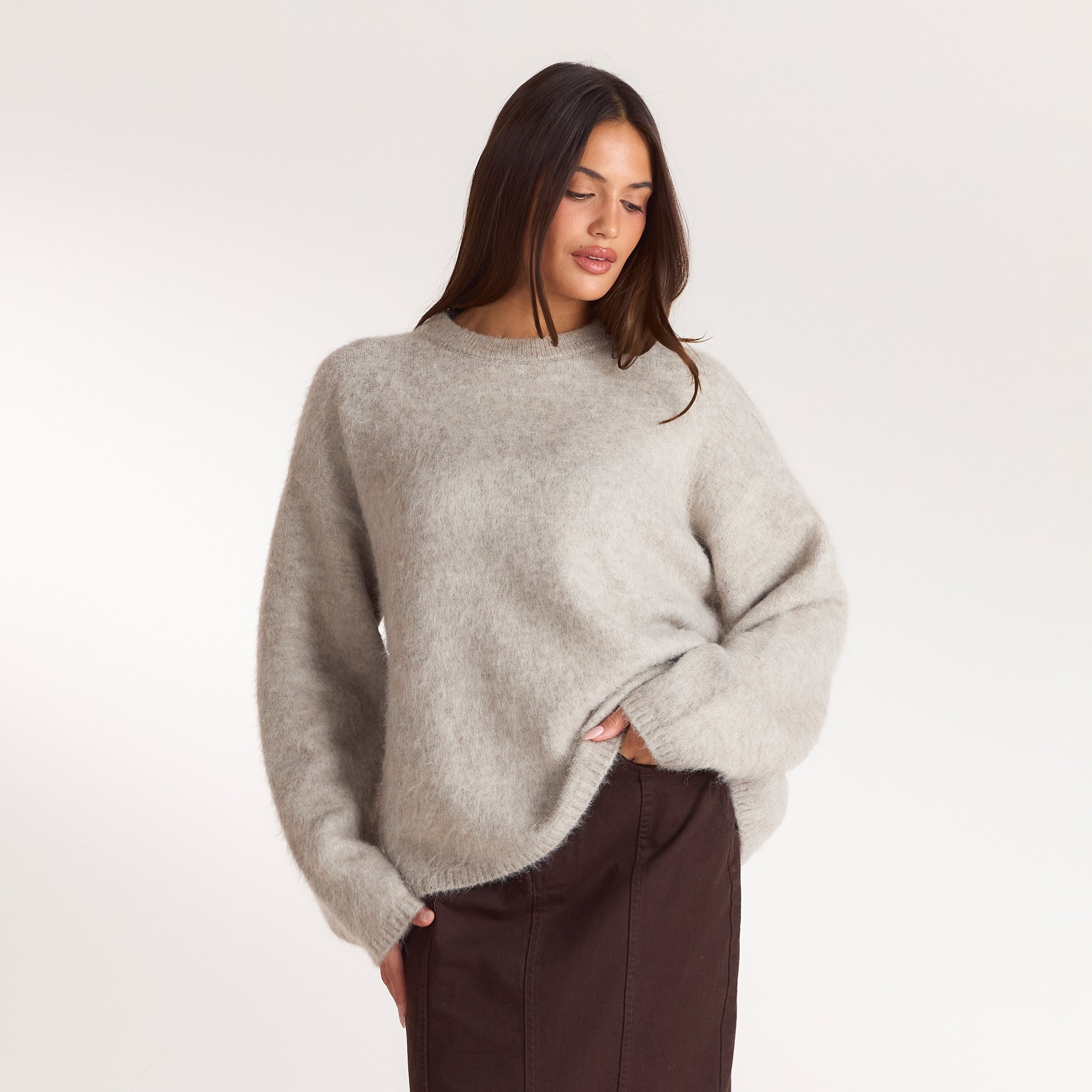 Fluffig stickad tröja - Varmgrå