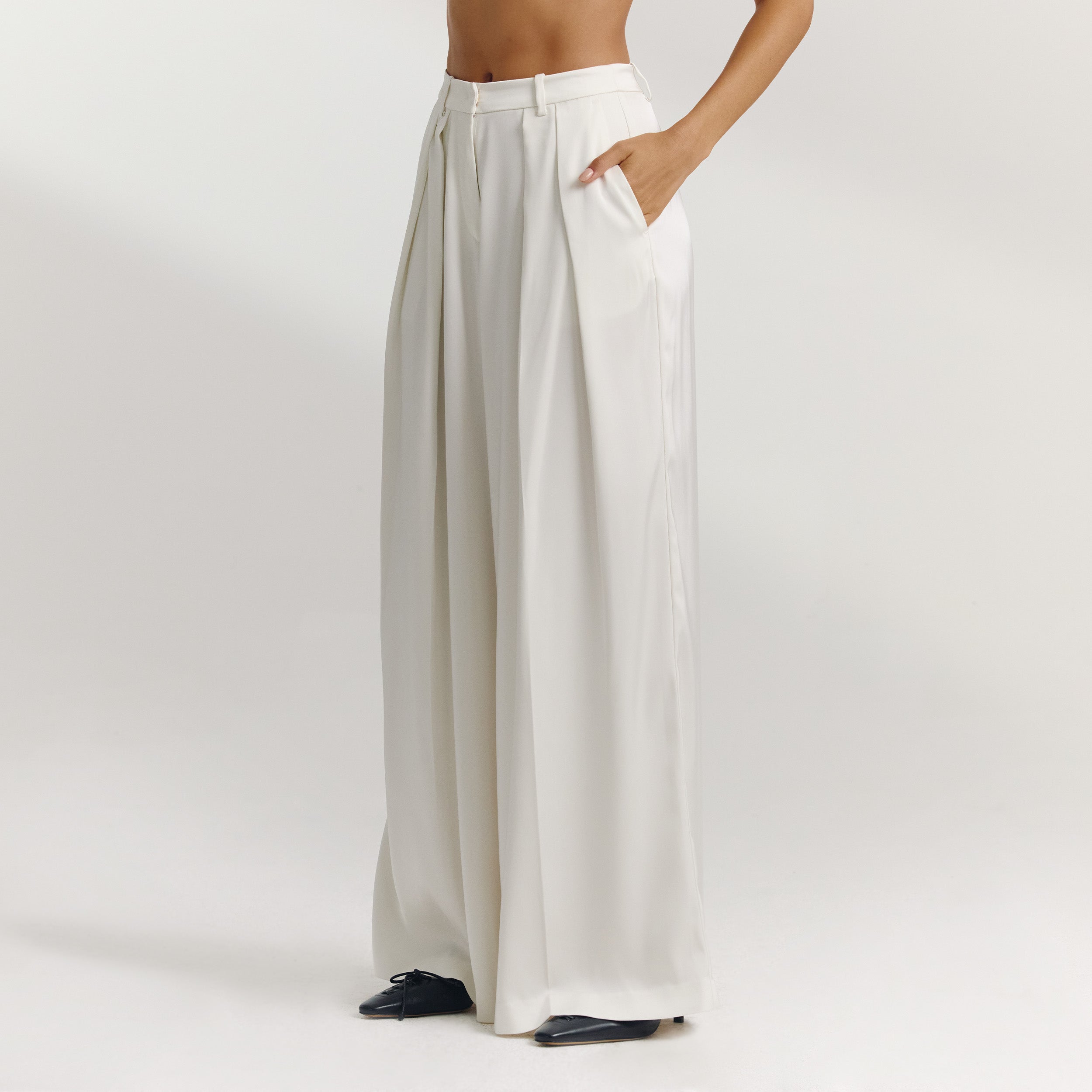 Byxor i Satin med vida ben - Naturvit