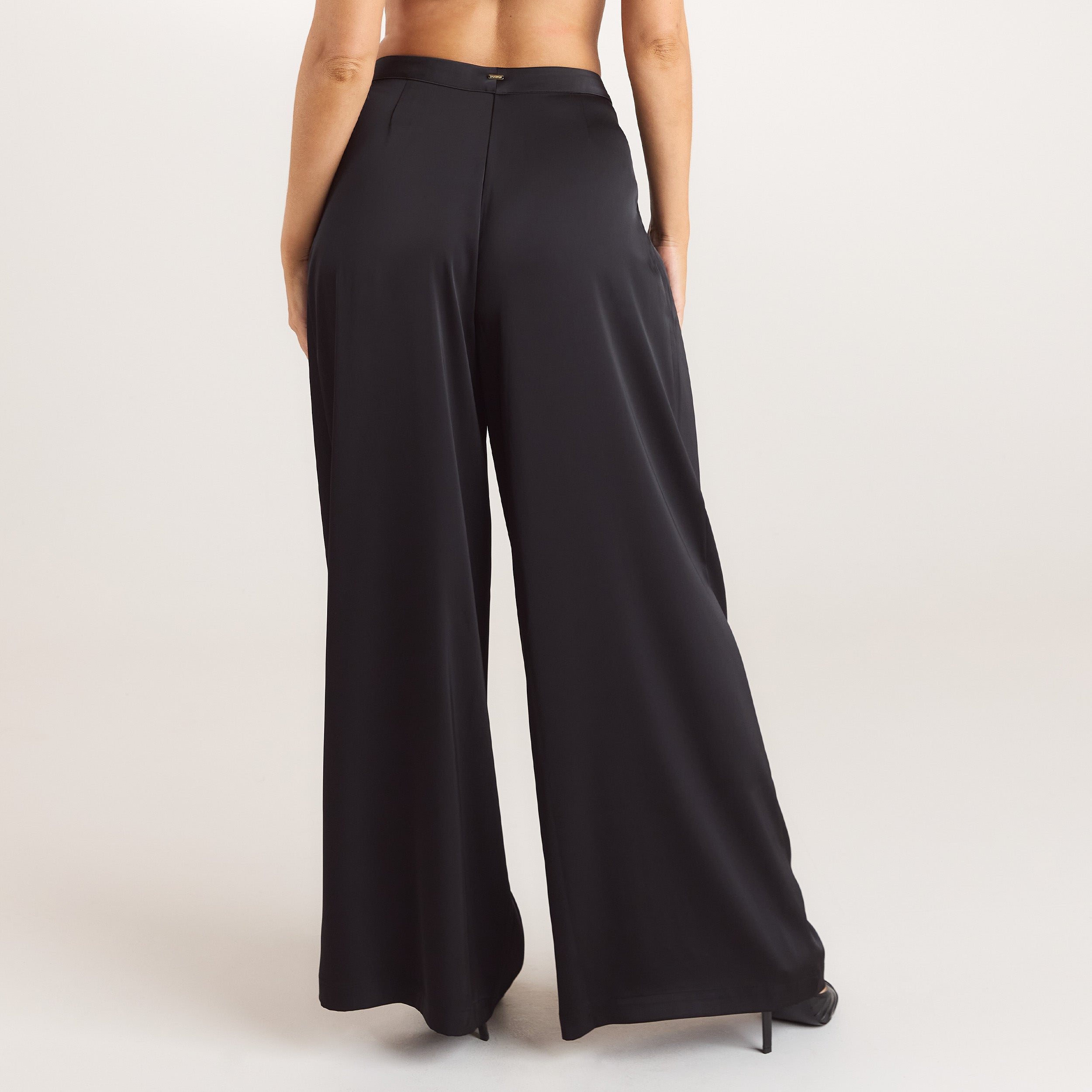 Satin Pleated Byxor | Satin Pleated Byxor - Svart