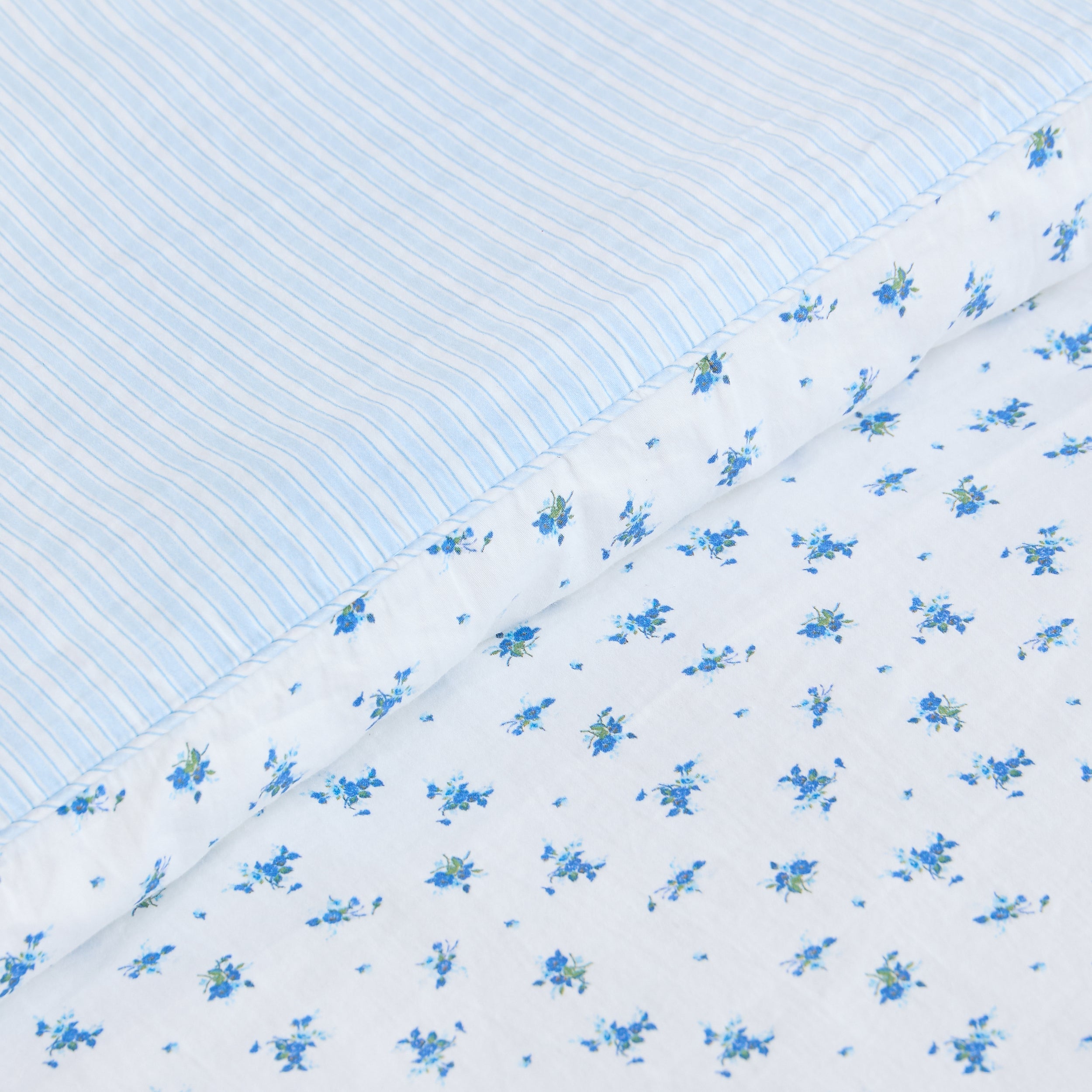 Bloom & Stripe Vändbar Påslakan | Bloom & Stripe Vändbar Påslakan - Blått Blommönster