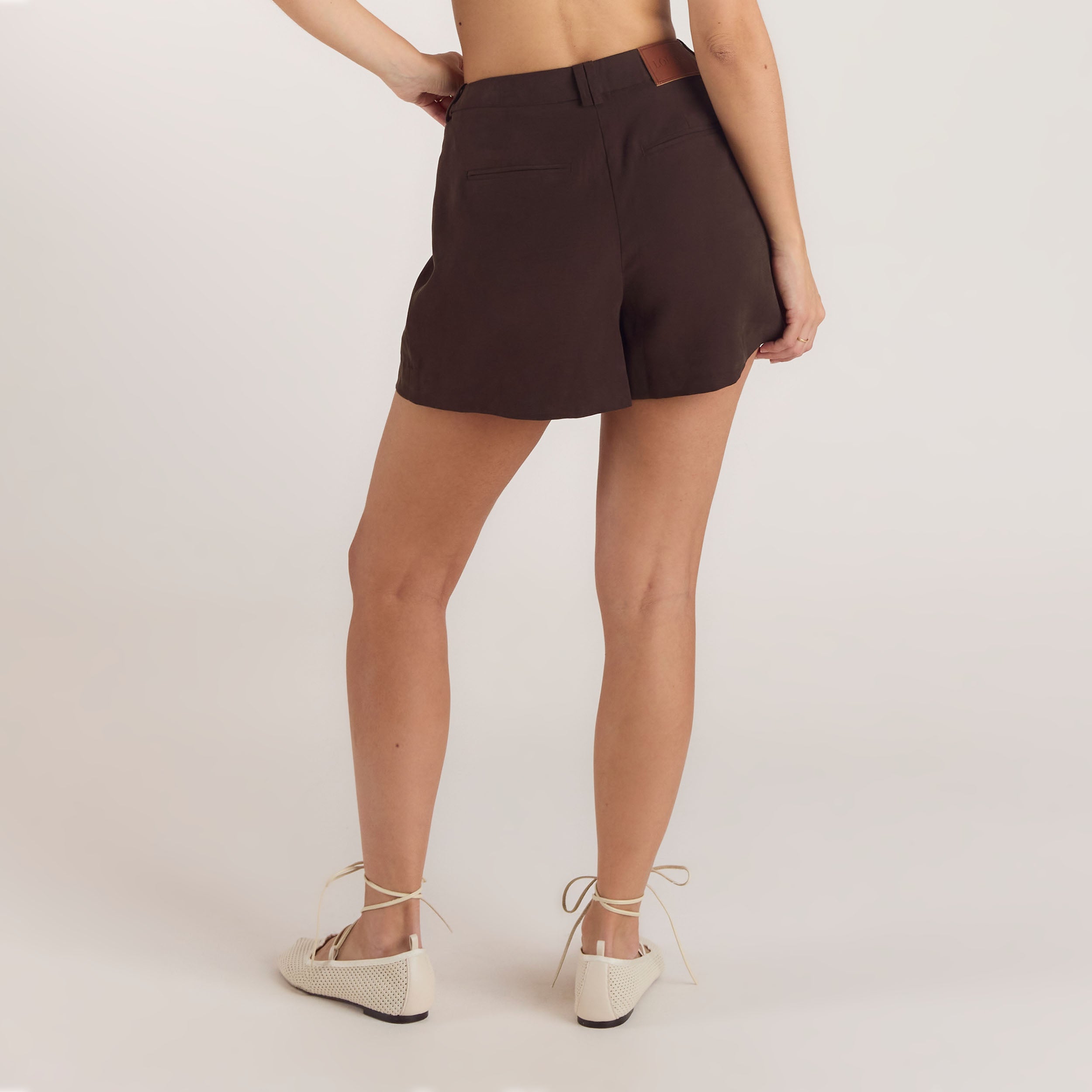 Högmidjade Tailored Shorts - Choklad alternate