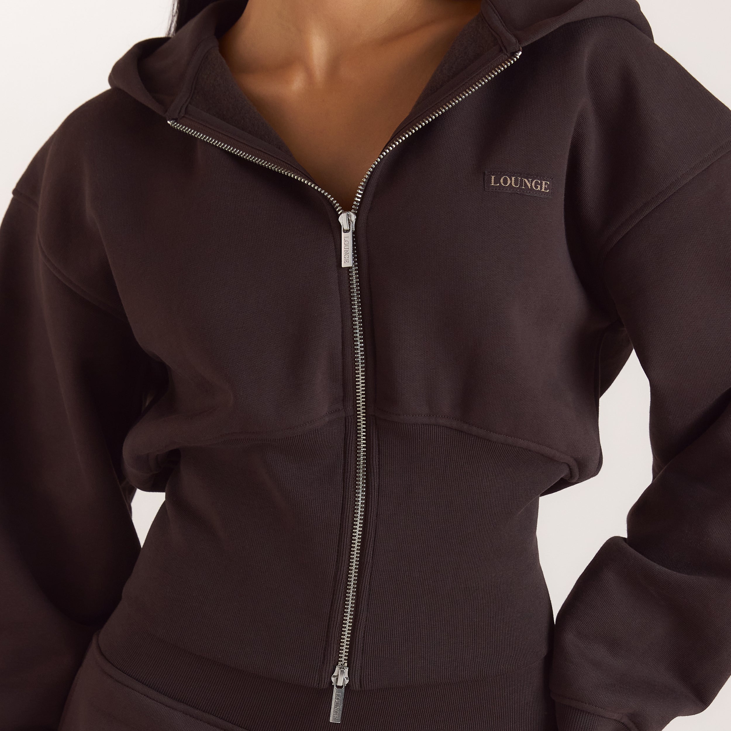 Hoodie med figurnära midja och dragkedja | Hoodie med figurnära midja och dragkedja - Mörk Choklad