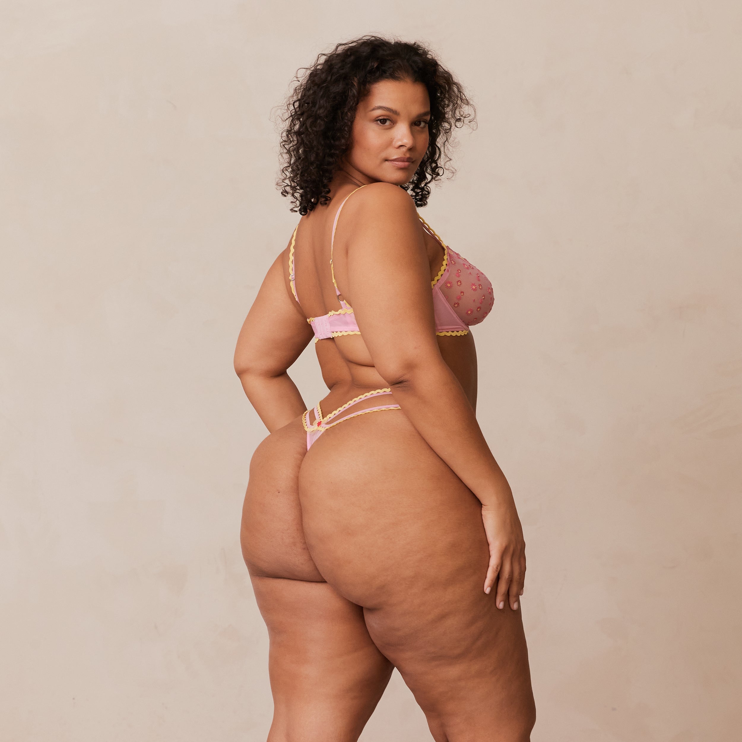 Daisy Embroidered Balcony BH | Leslie, 80DD/XL (Stringtrosor)