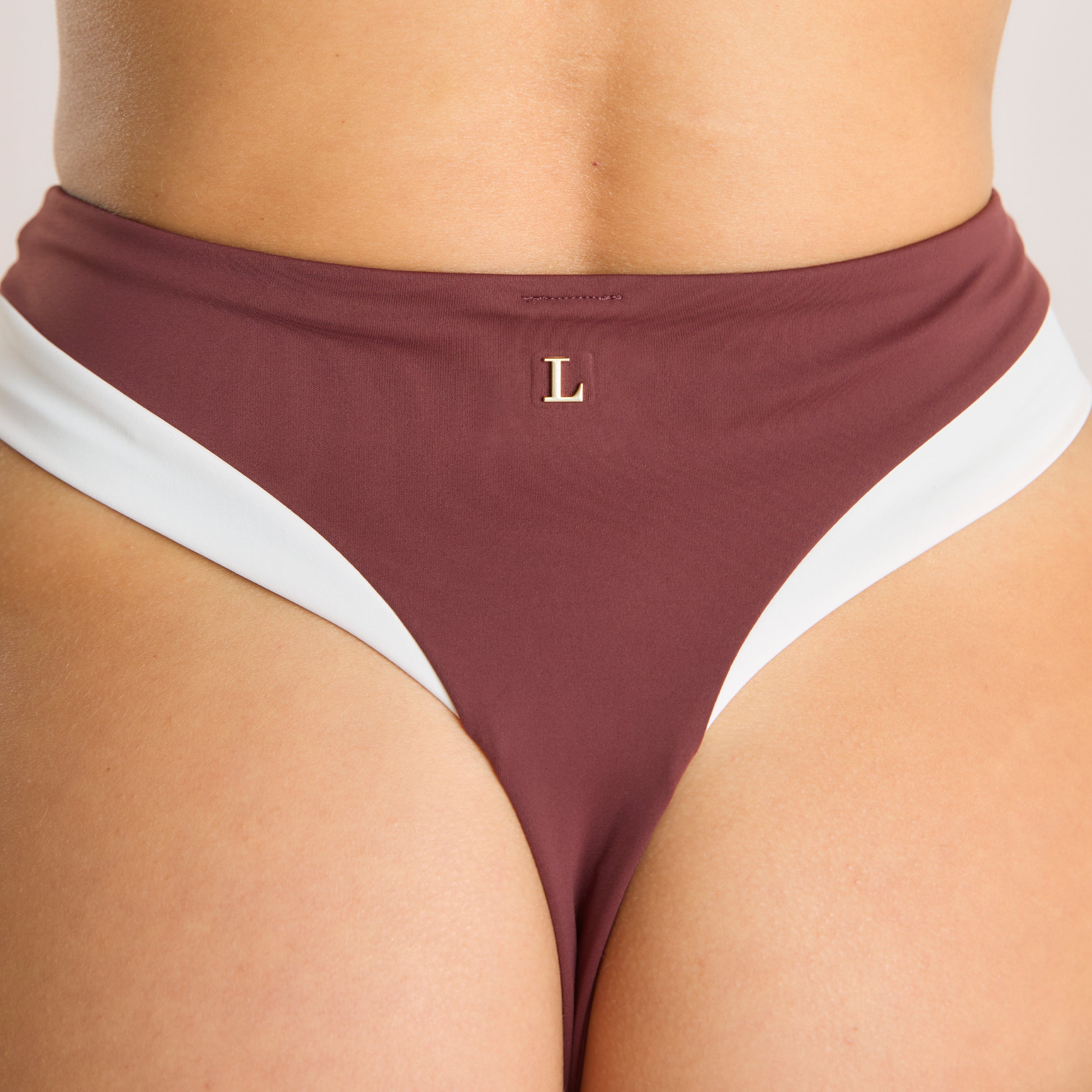 Monaco High-Waisted Bikini Stringtrosor | Monaco High-Waisted Bikini Stringtrosor - Plommon