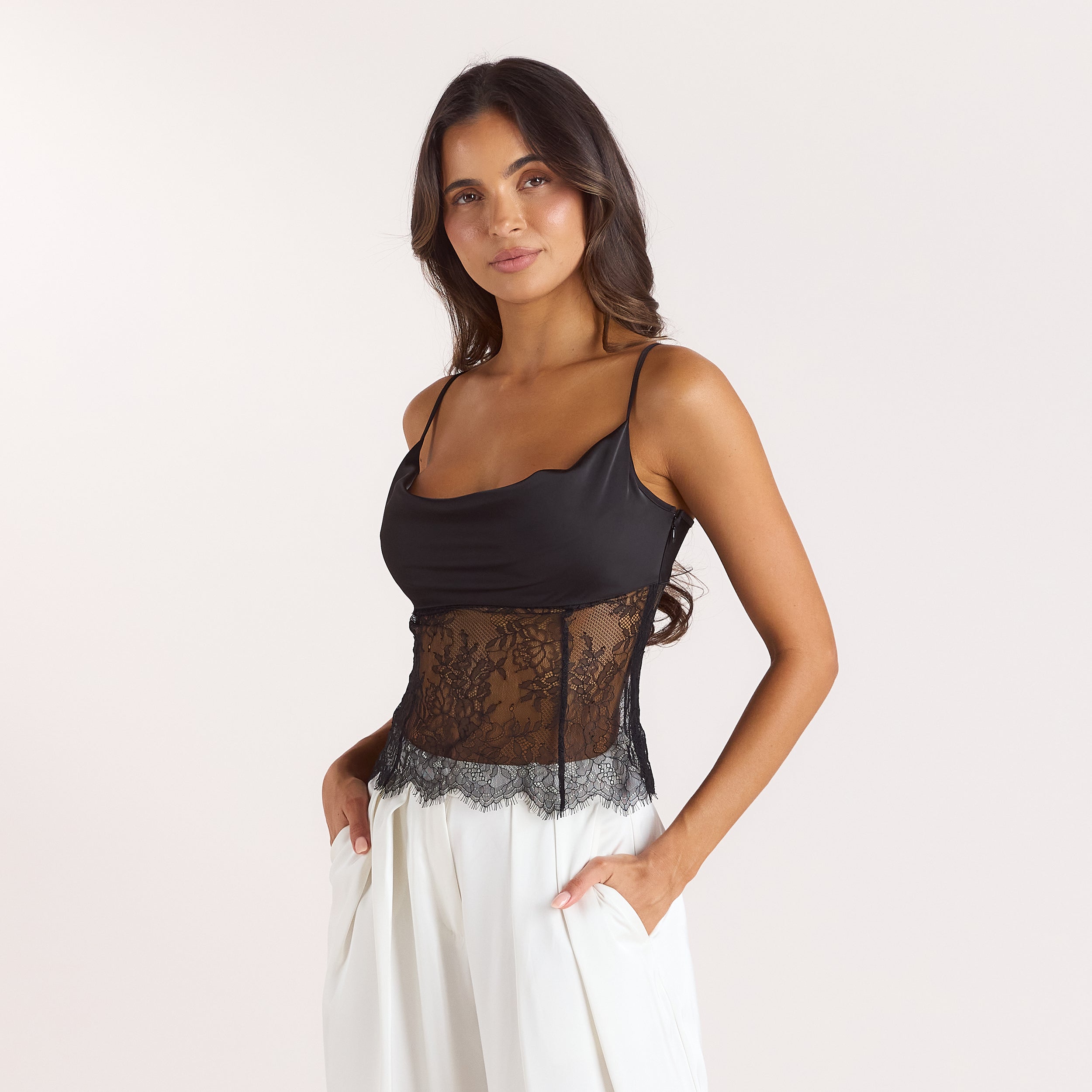 Cami Top i satin med cowl neck | Cami Top i satin med cowl neck - Svart