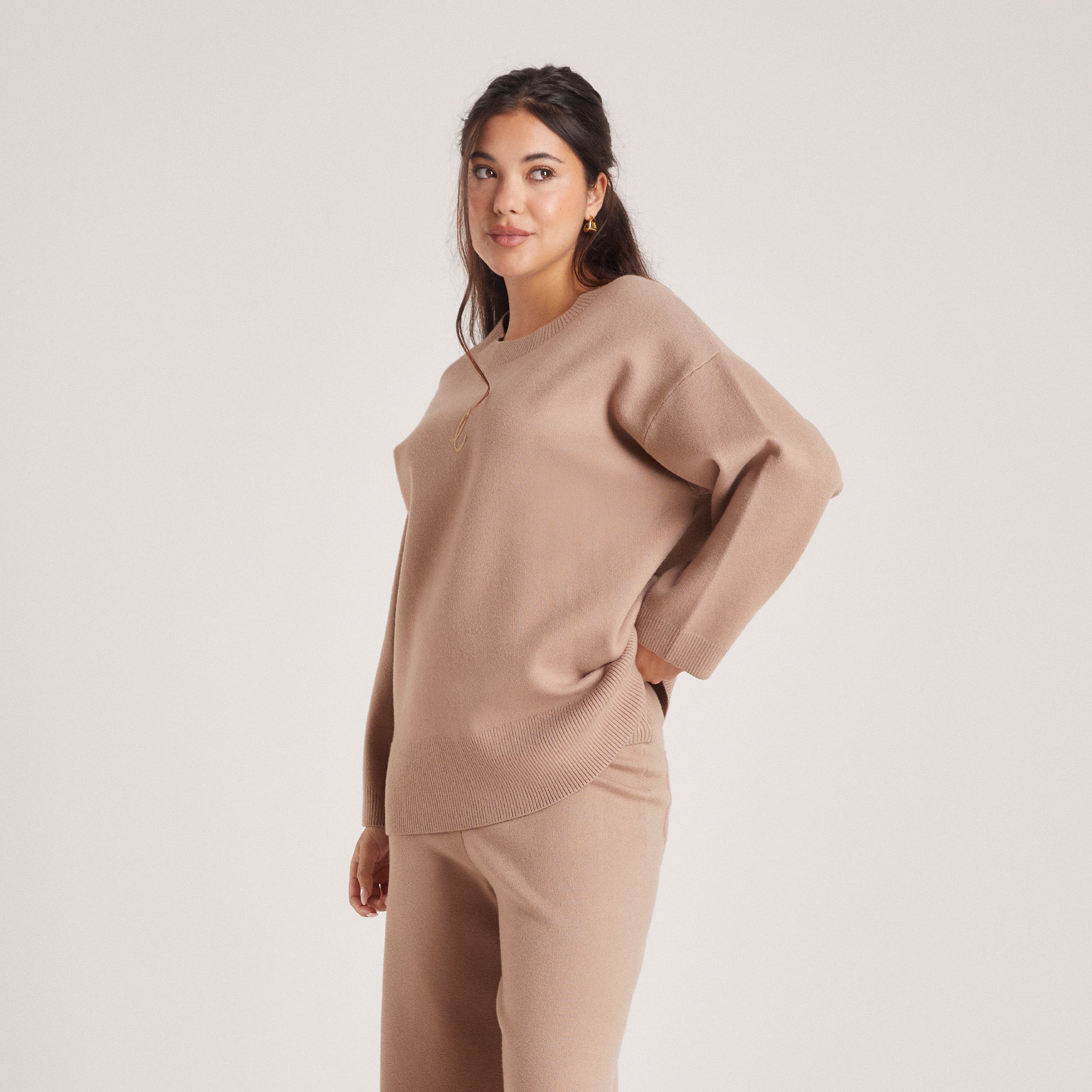 Stickad Tröja med rund hals | Knitted Crew Neck Jumper - Mink