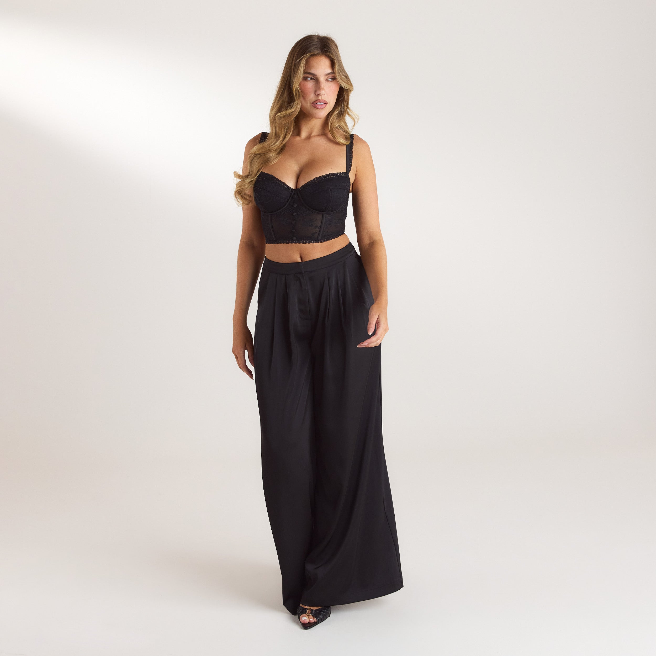 Satin Pleated Byxor | Satin Pleated Byxor - Svart