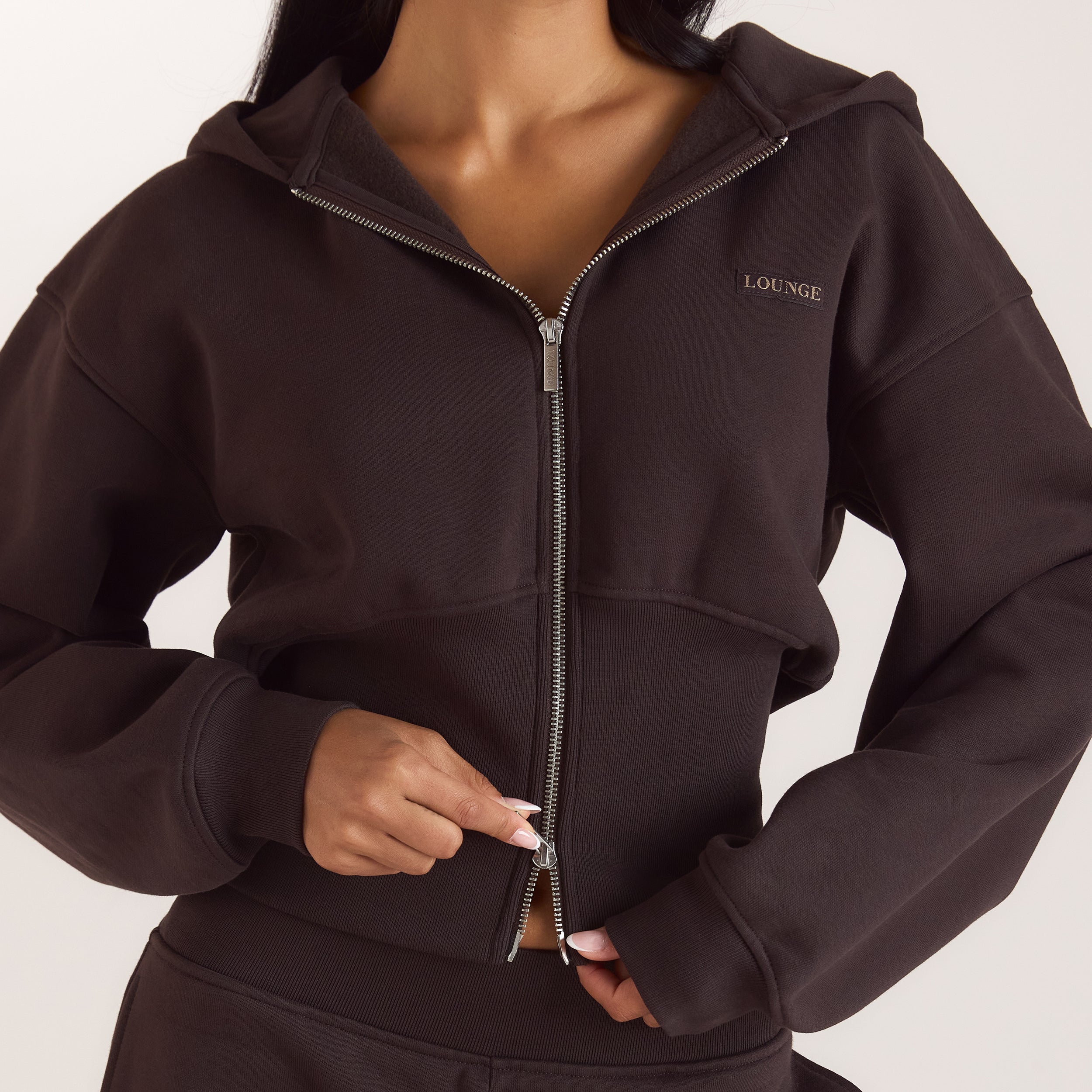 Hoodie med figurnära midja och dragkedja | Hoodie med figurnära midja och dragkedja - Mörk Choklad