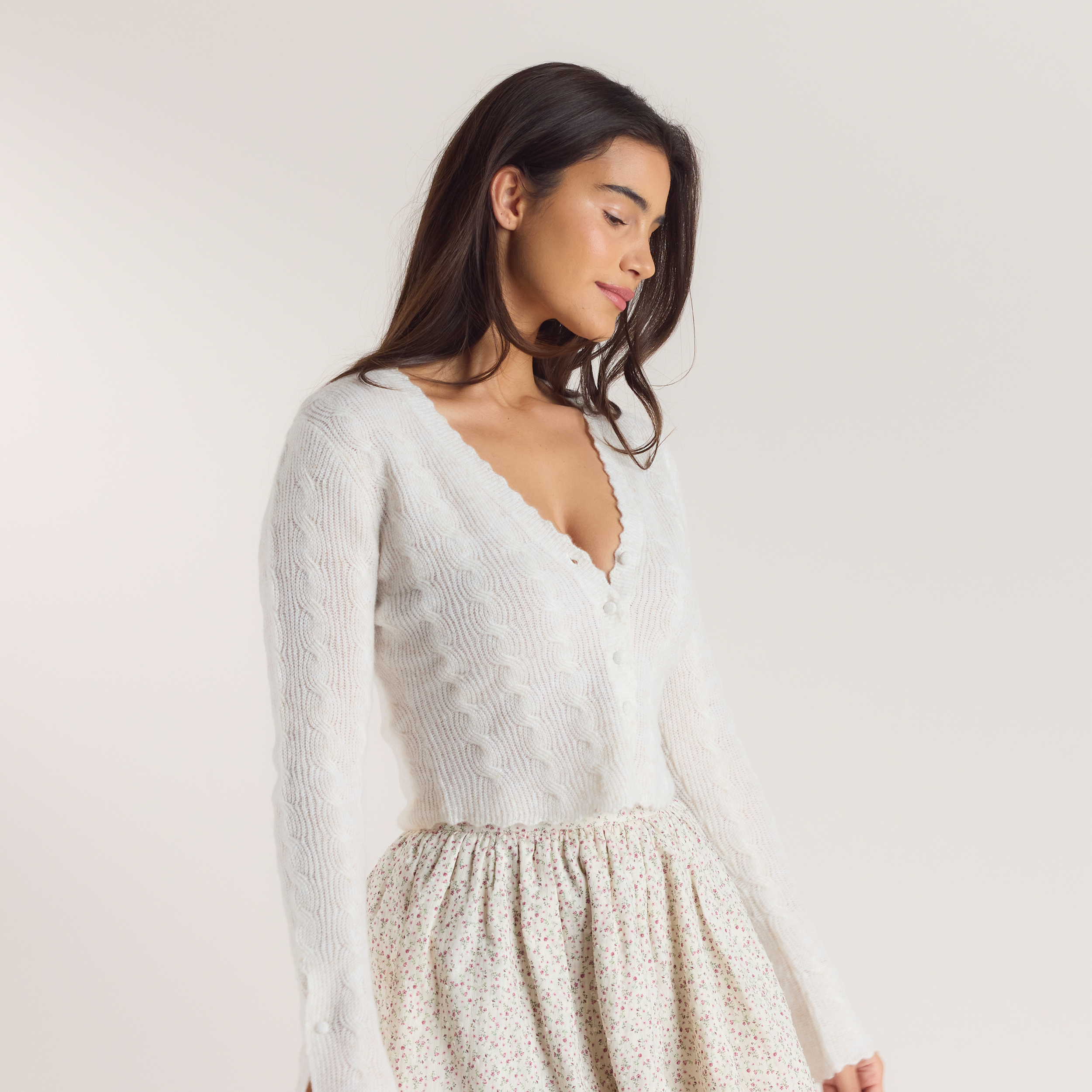 Stickad kofta med utsvängda ärmar | Stickad kofta med utsvängda ärmar - Krämfärgad